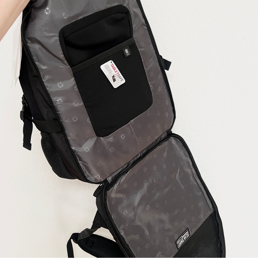 Swiss Gear black TSA travel friendly Scan Smart laptop gear all-in-one backpack - Picture 8 of 16